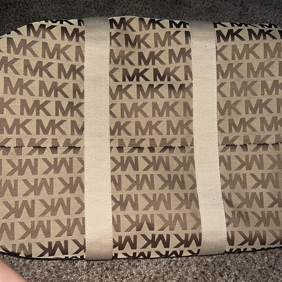 Michael Kors Weekender/Duffle - Picture 7 of 9